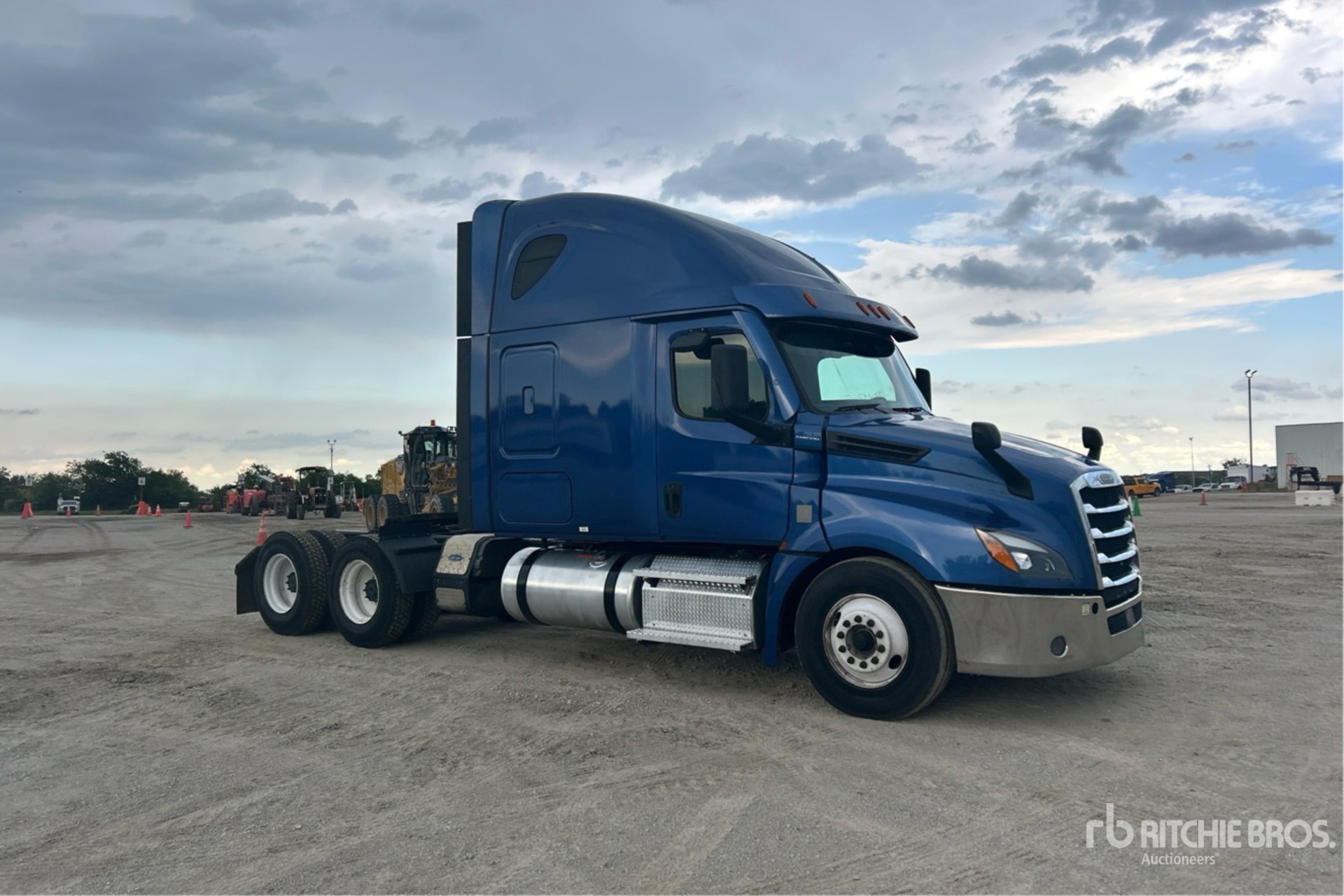 2020 Freightliner CASCADIA 126