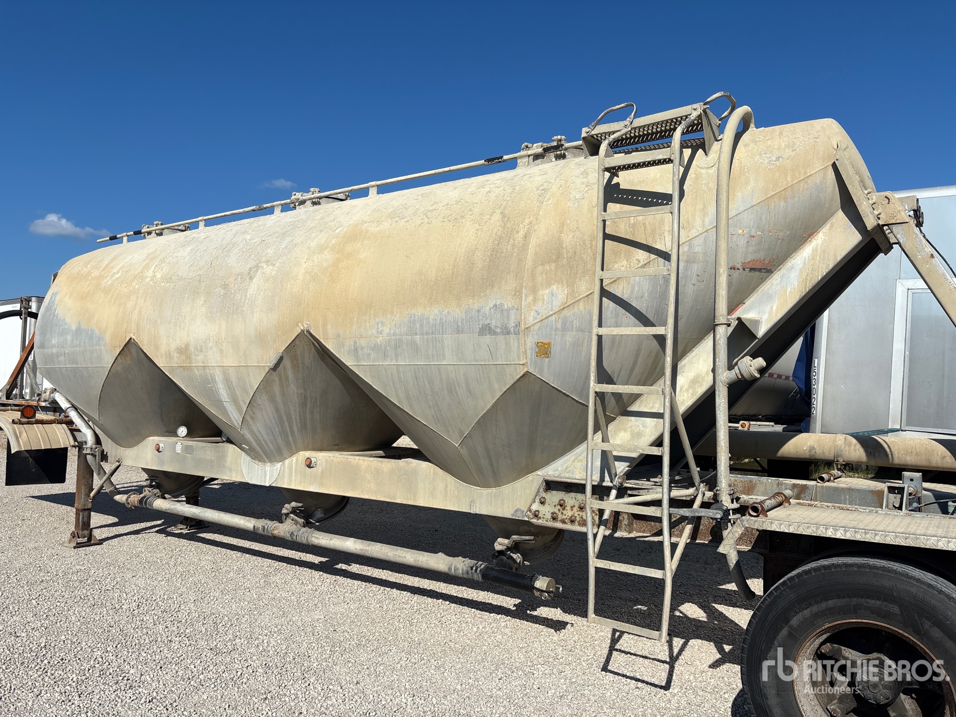 1984 Fruehauf 1000 cft T/A