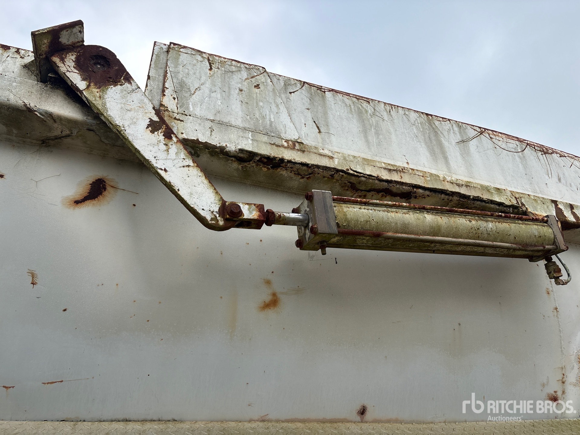 1998 Clement Demolition Trailer