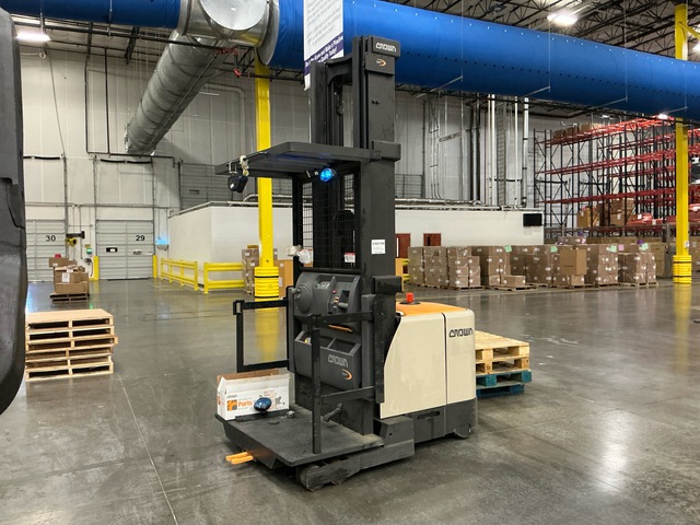 2022 Crown SP 4000 Series  3000 lb Order Picker