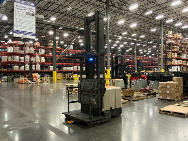 2022 Crown SP 4000 Series  3300 lb Order Picker