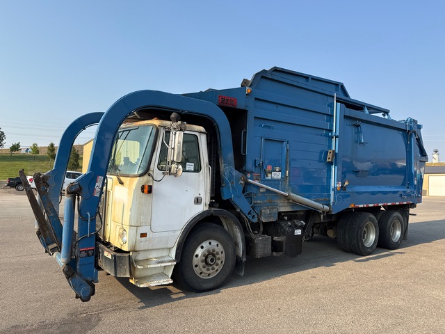 2005 Autocar Xpeditor WX 6x4 Front Loader Waste Collection Truck