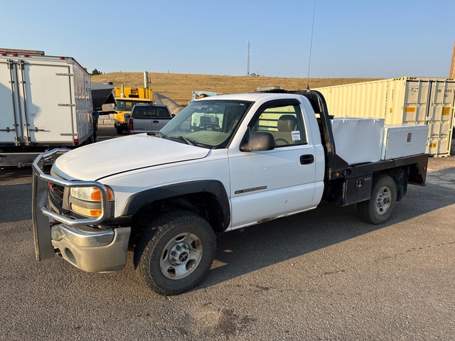 2004 GMC 2500 HD 4x4 Flatbed Truck
