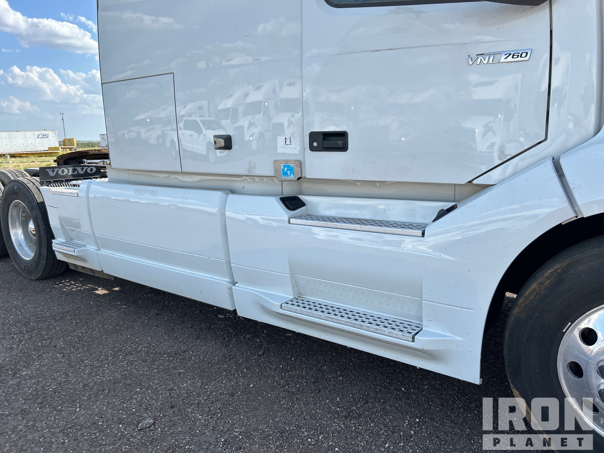 2021 Volvo VNL760