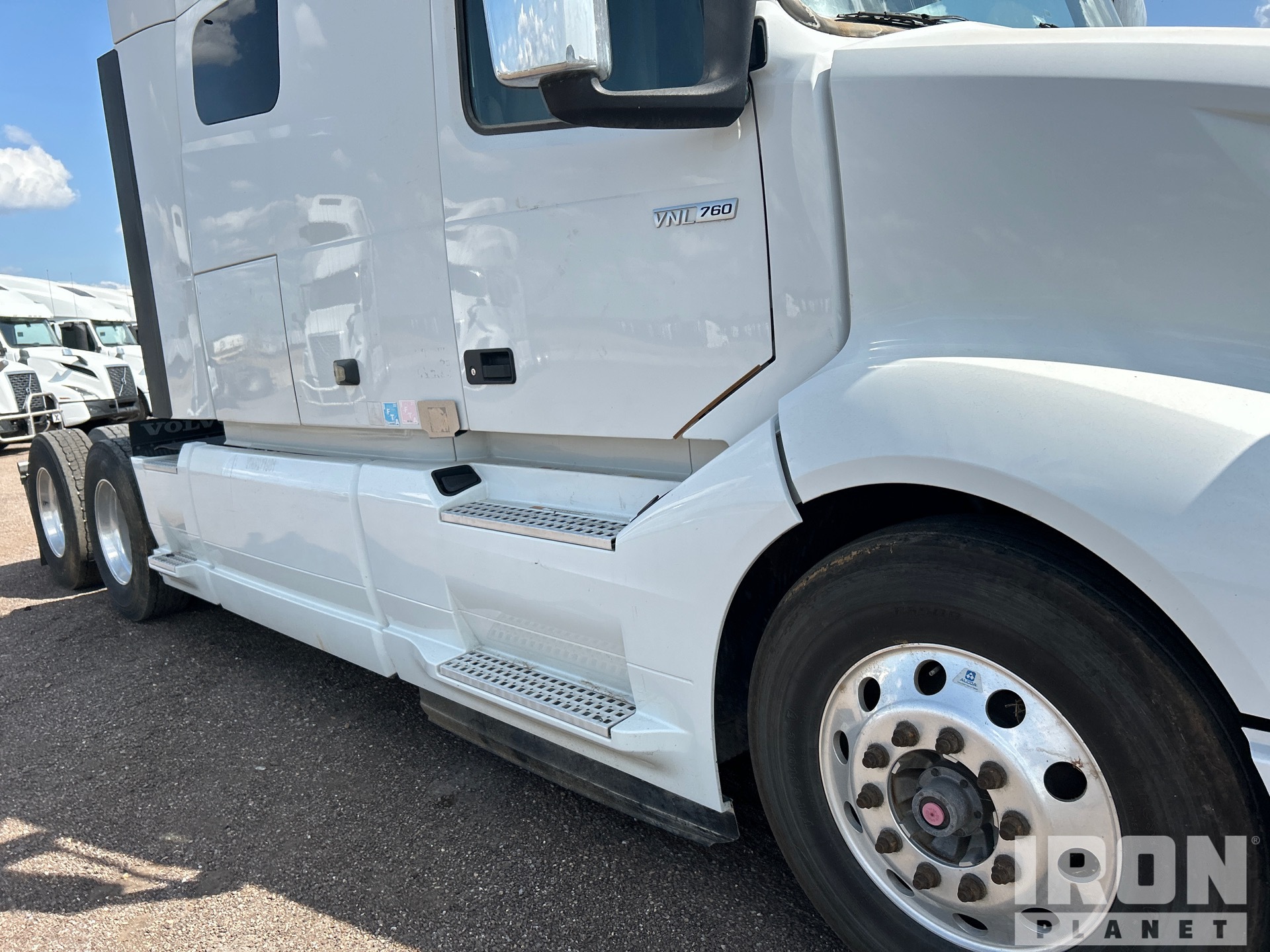 2021 Volvo VNL760