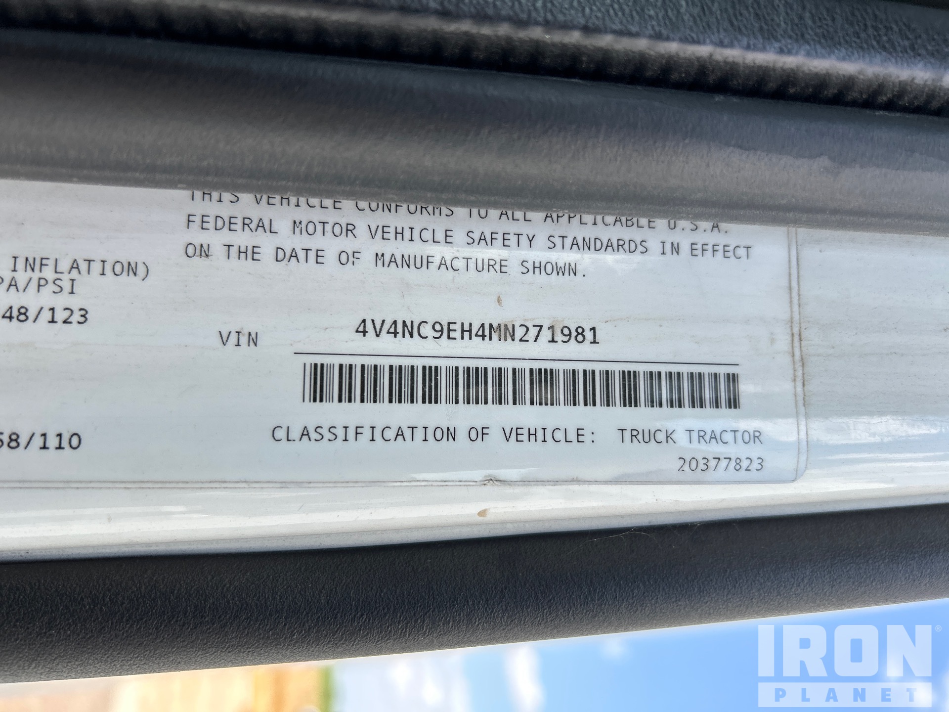 2021 Volvo VNL760
