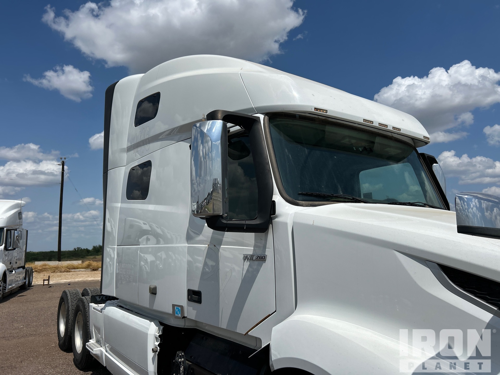 2021 Volvo VNL760
