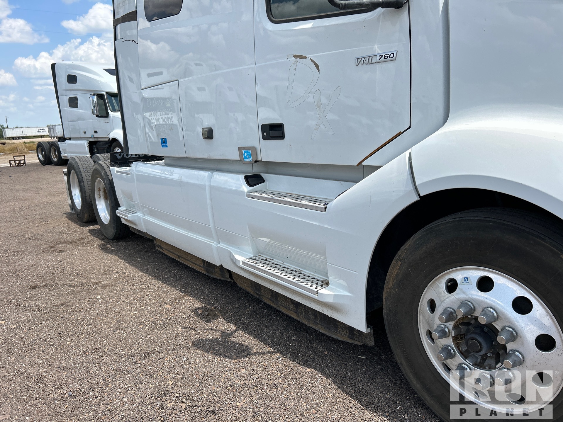 2021 Volvo VNL760