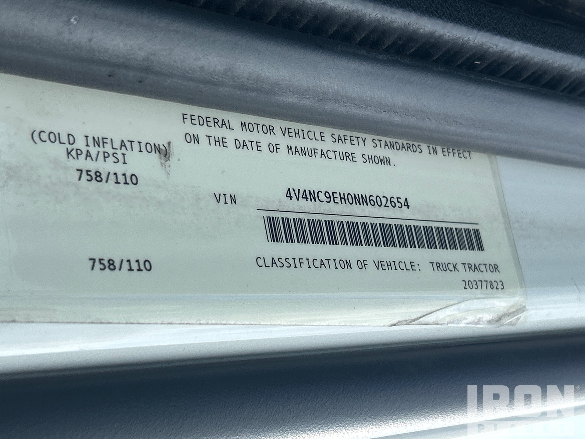 2022 Volvo VNL