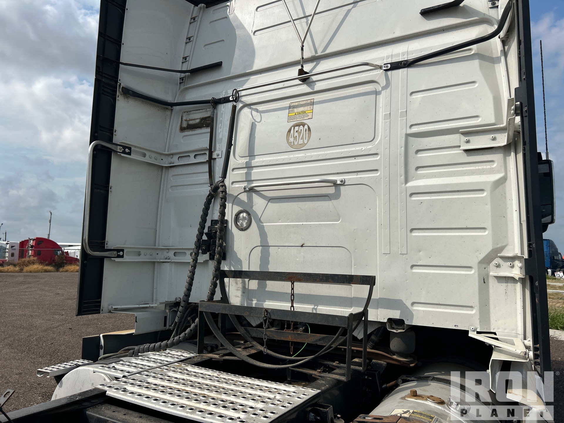 2022 Volvo VNL