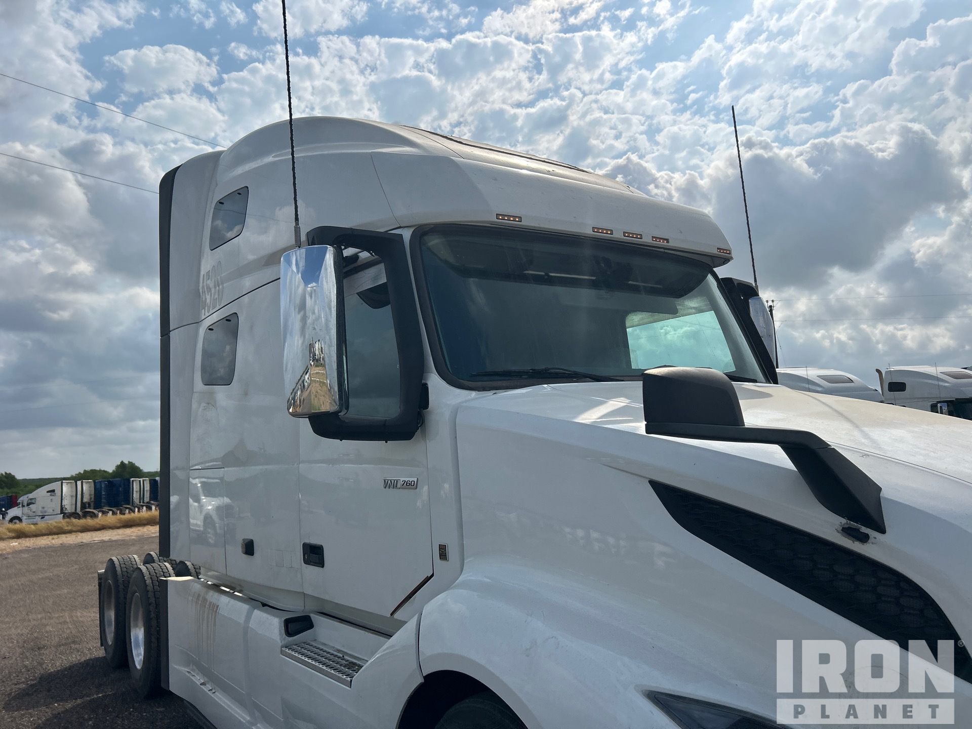 2022 Volvo VNL