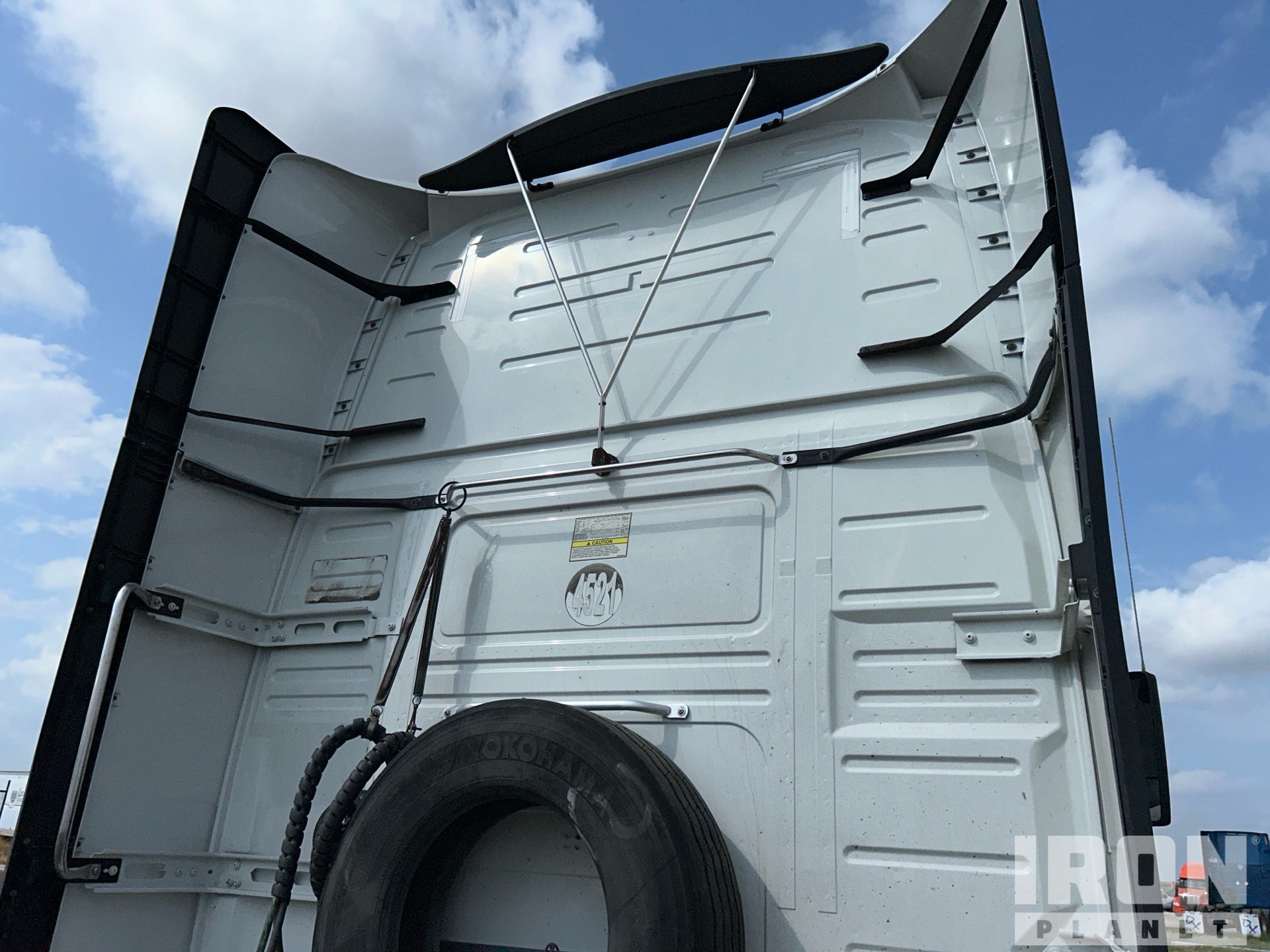 2022 Volvo VNL