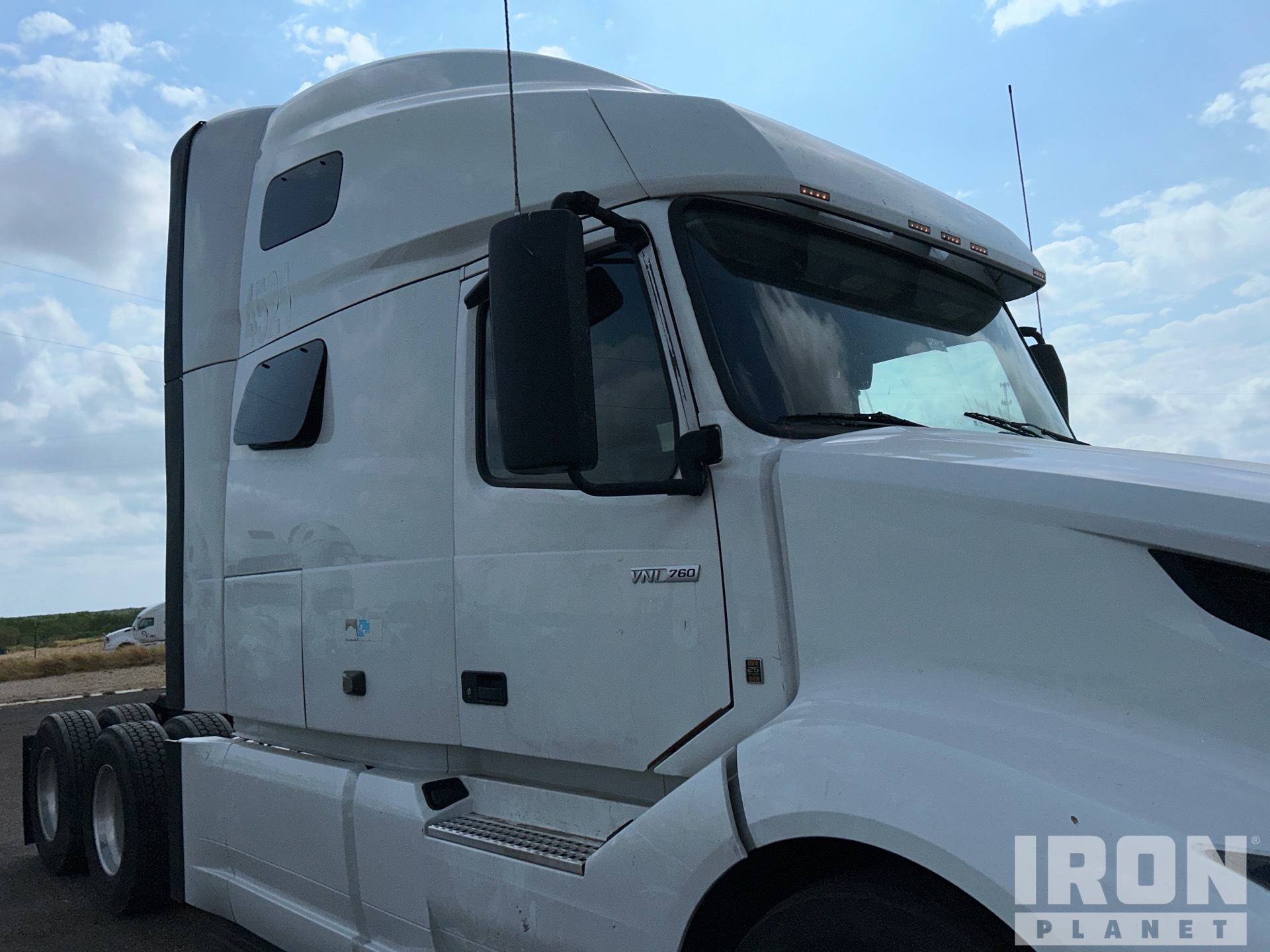 2022 Volvo VNL