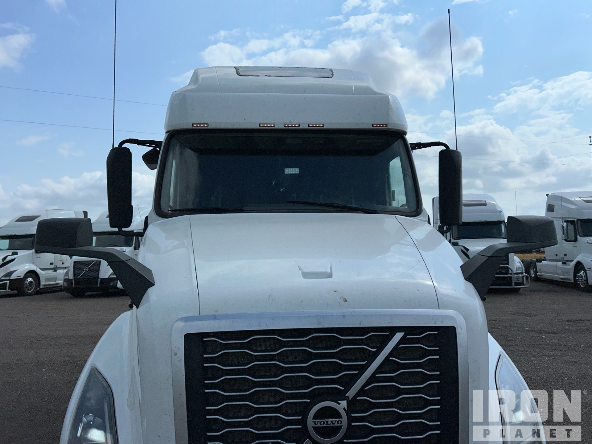 2022 Volvo VNL