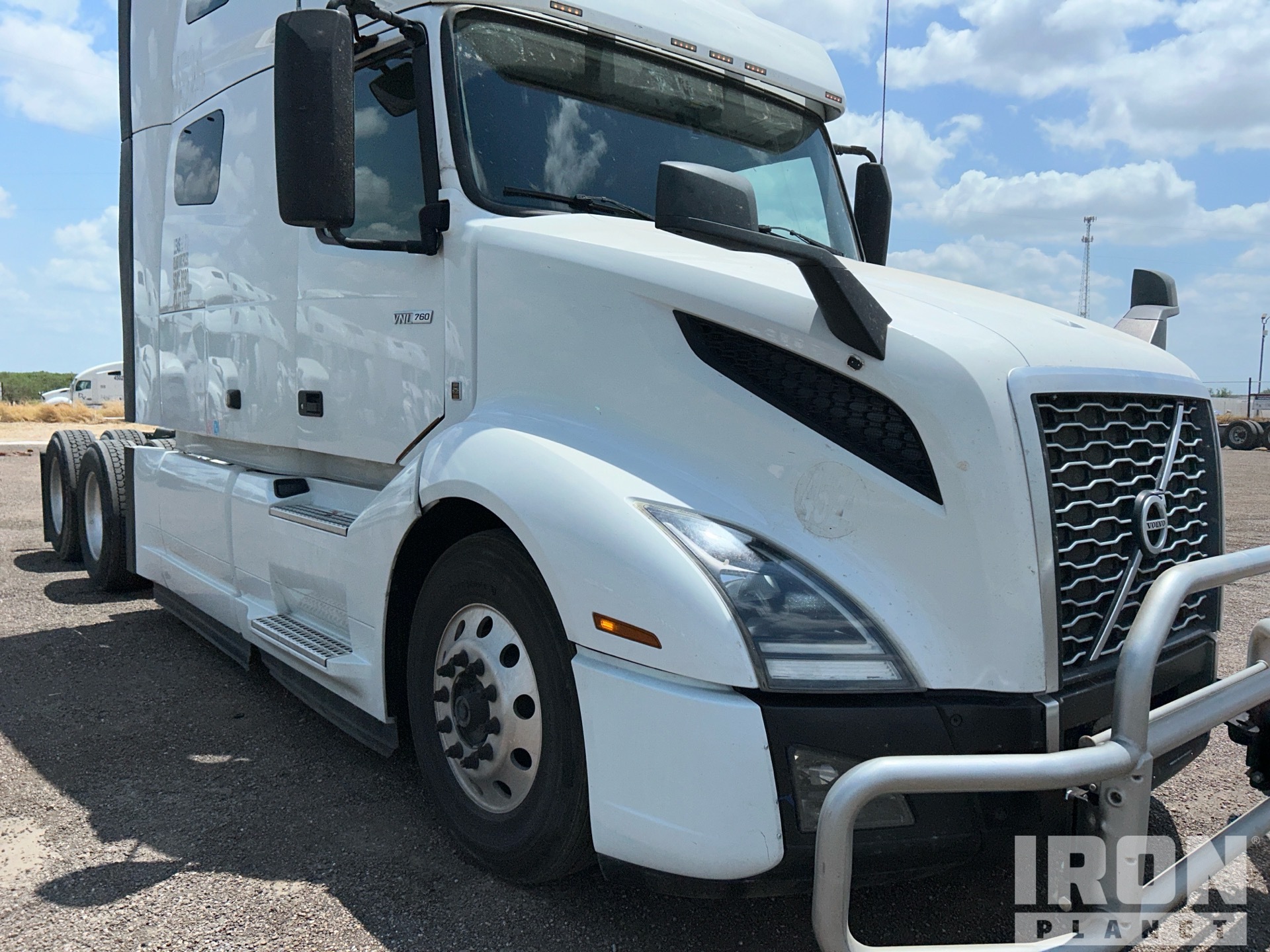2022 Volvo VNL