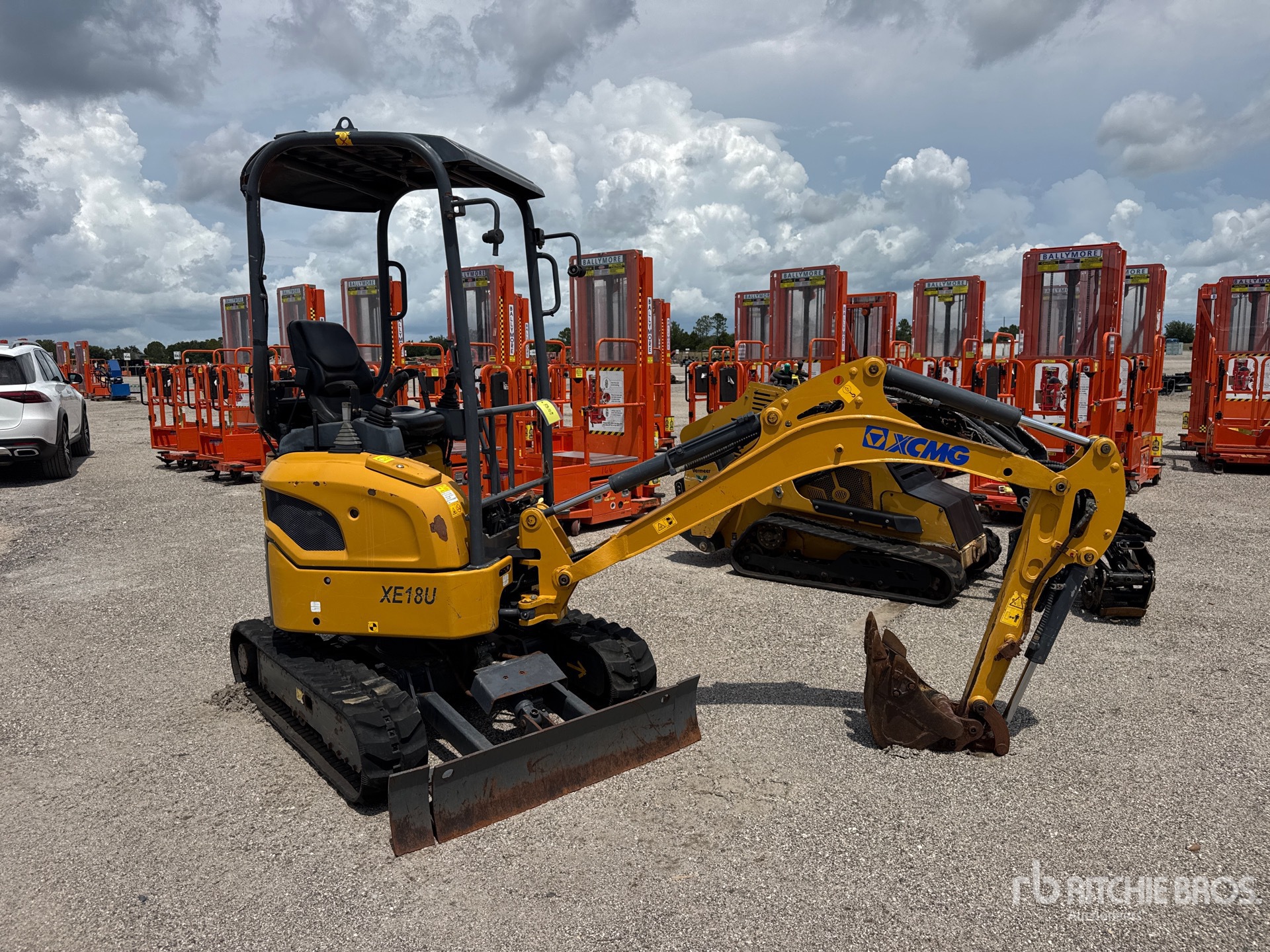 General Appearance with Bild, Ecke vorne rechts