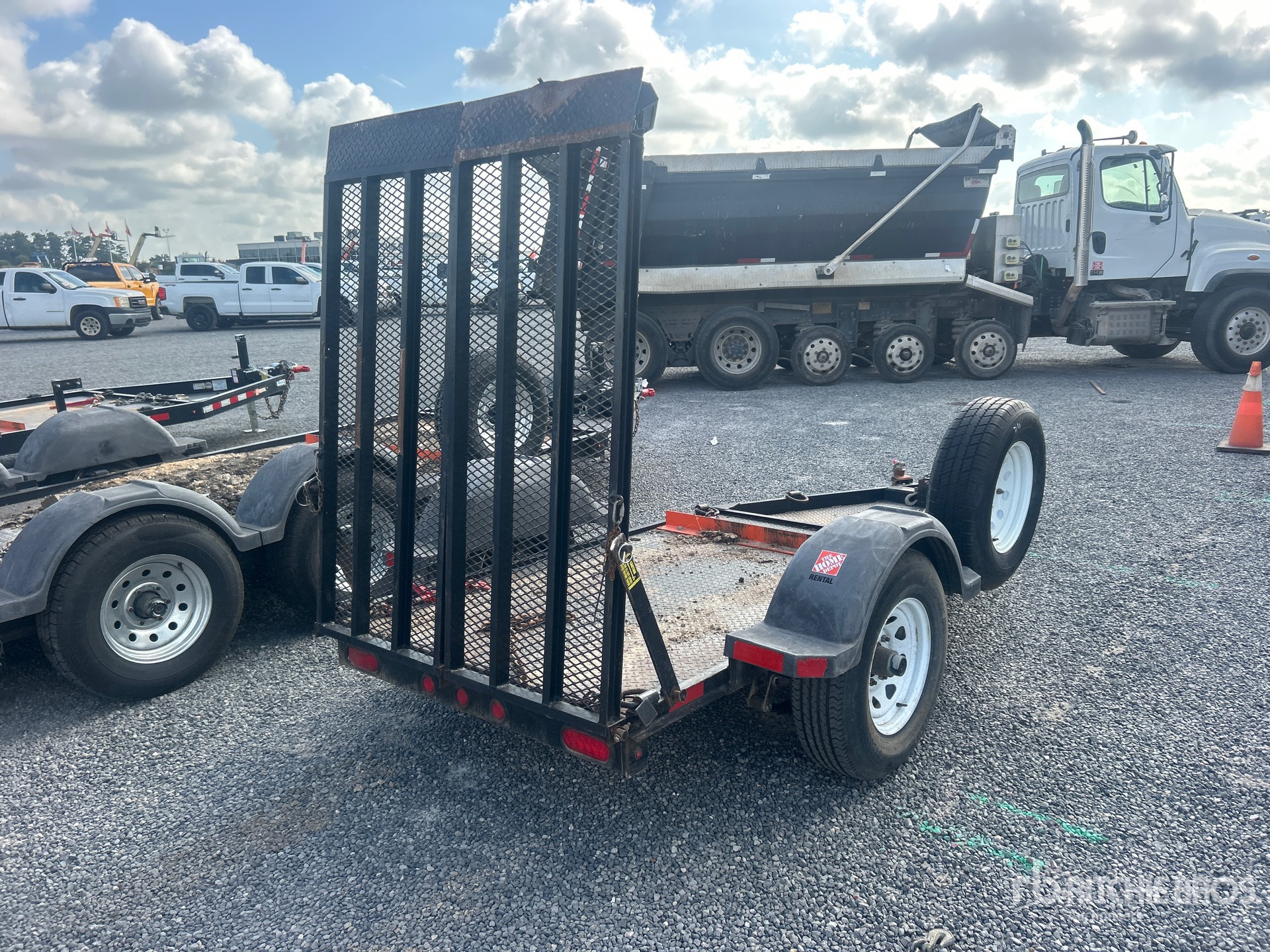 General Appearance with Picture, Right Rear Corner
