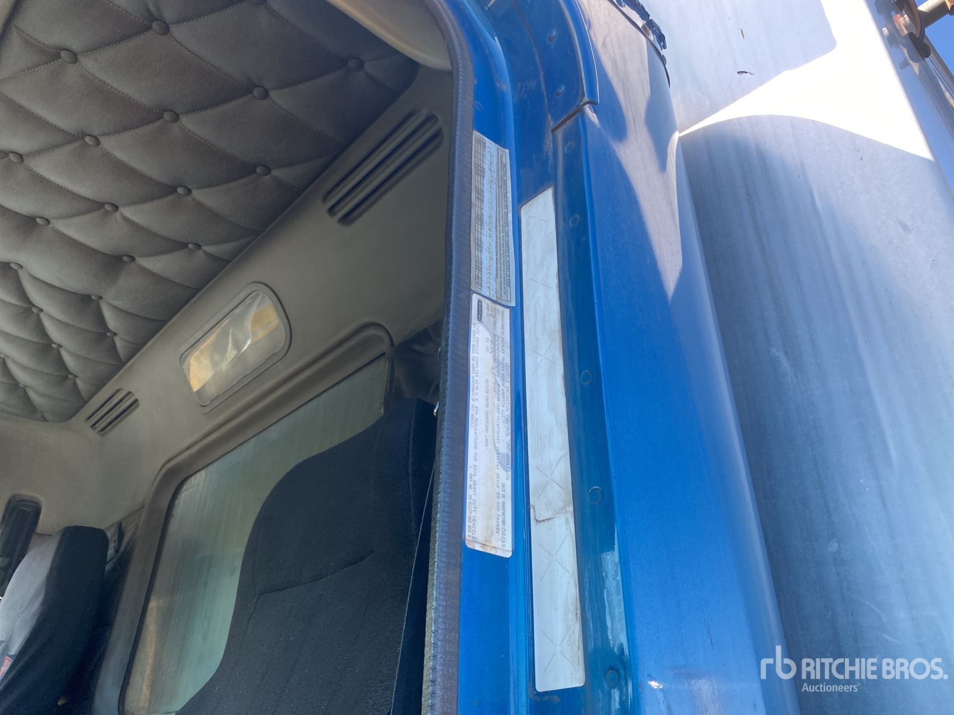 2016 Freightliner 122SD
