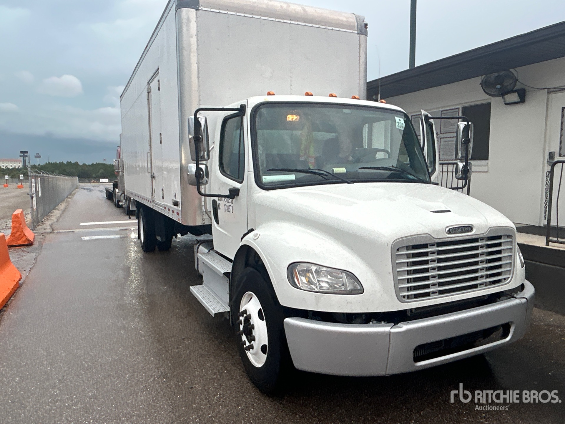 2019 Freightliner M2106