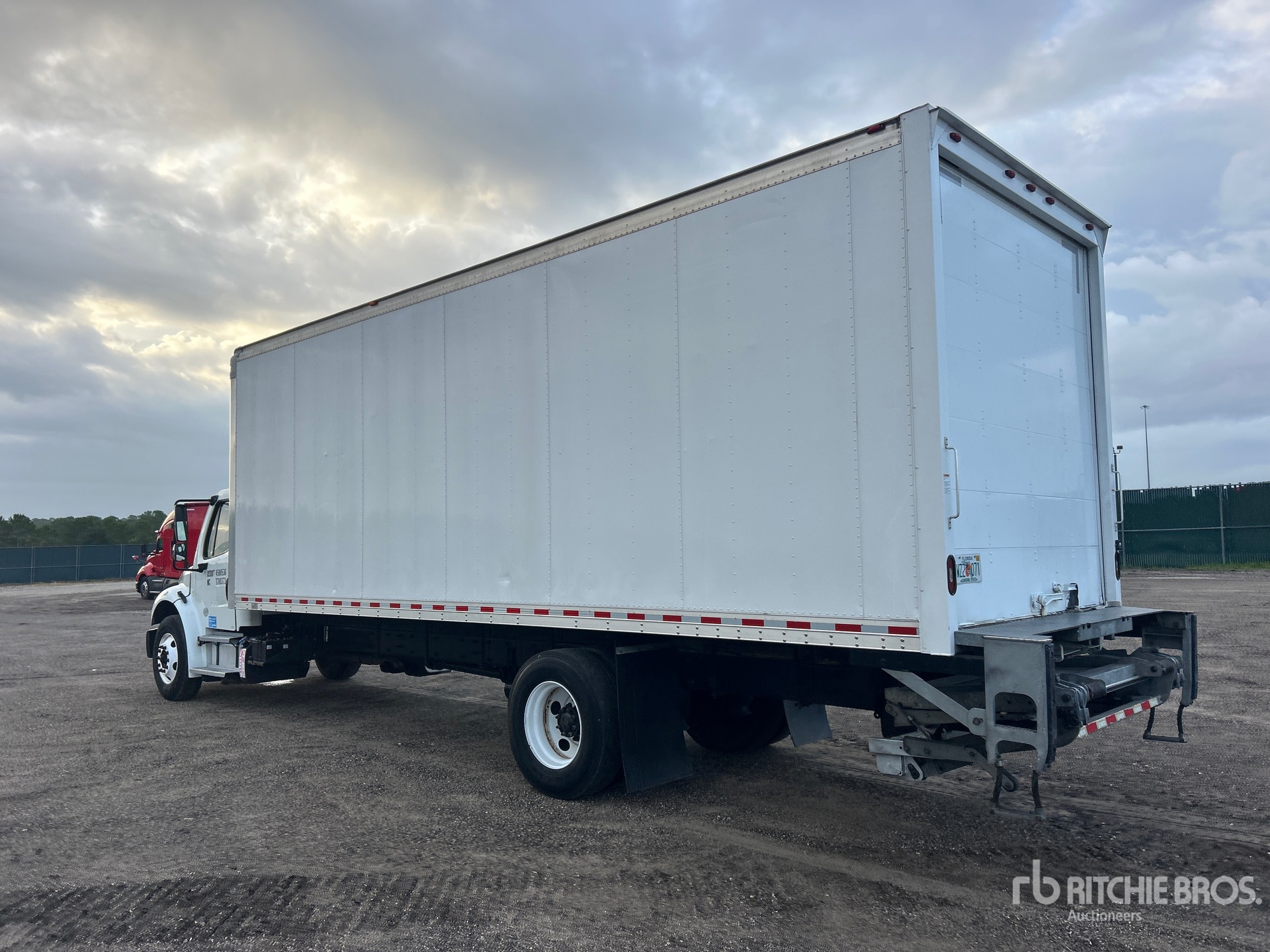 2019 Freightliner M2106