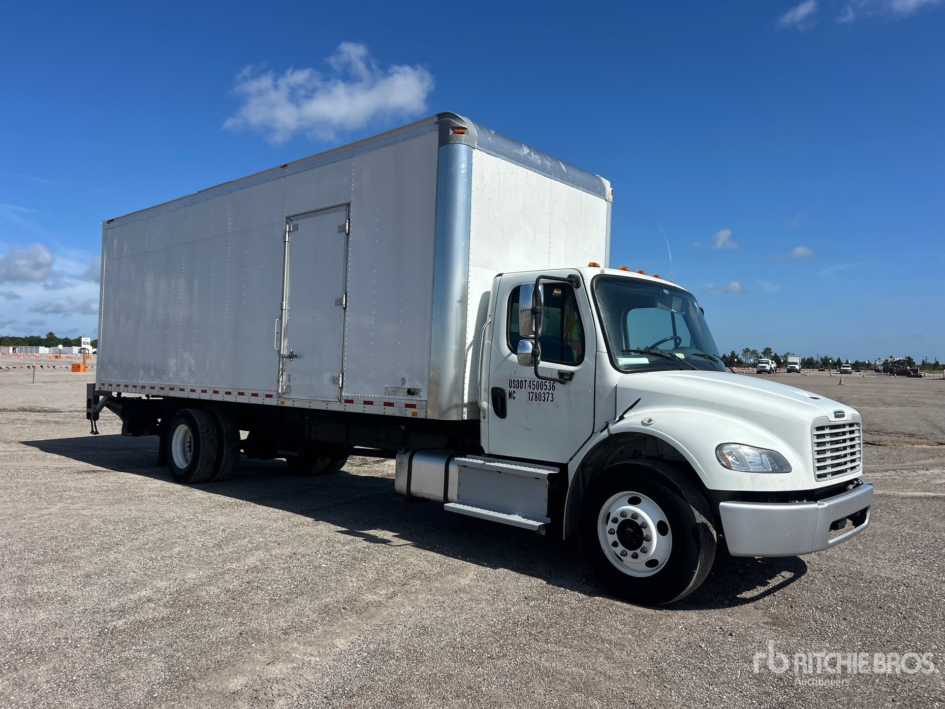 2019 Freightliner M2106
