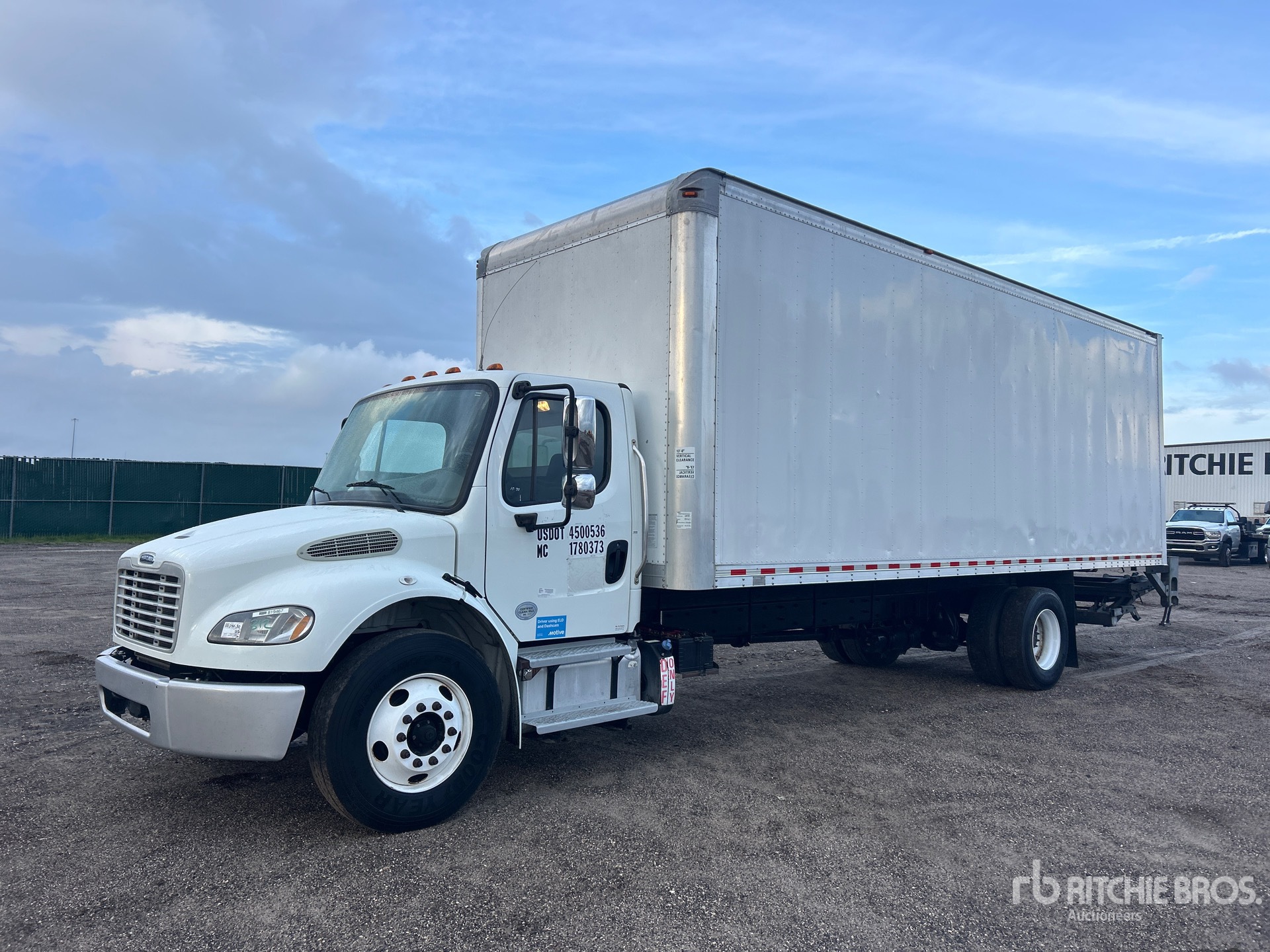 2019 Freightliner M2106