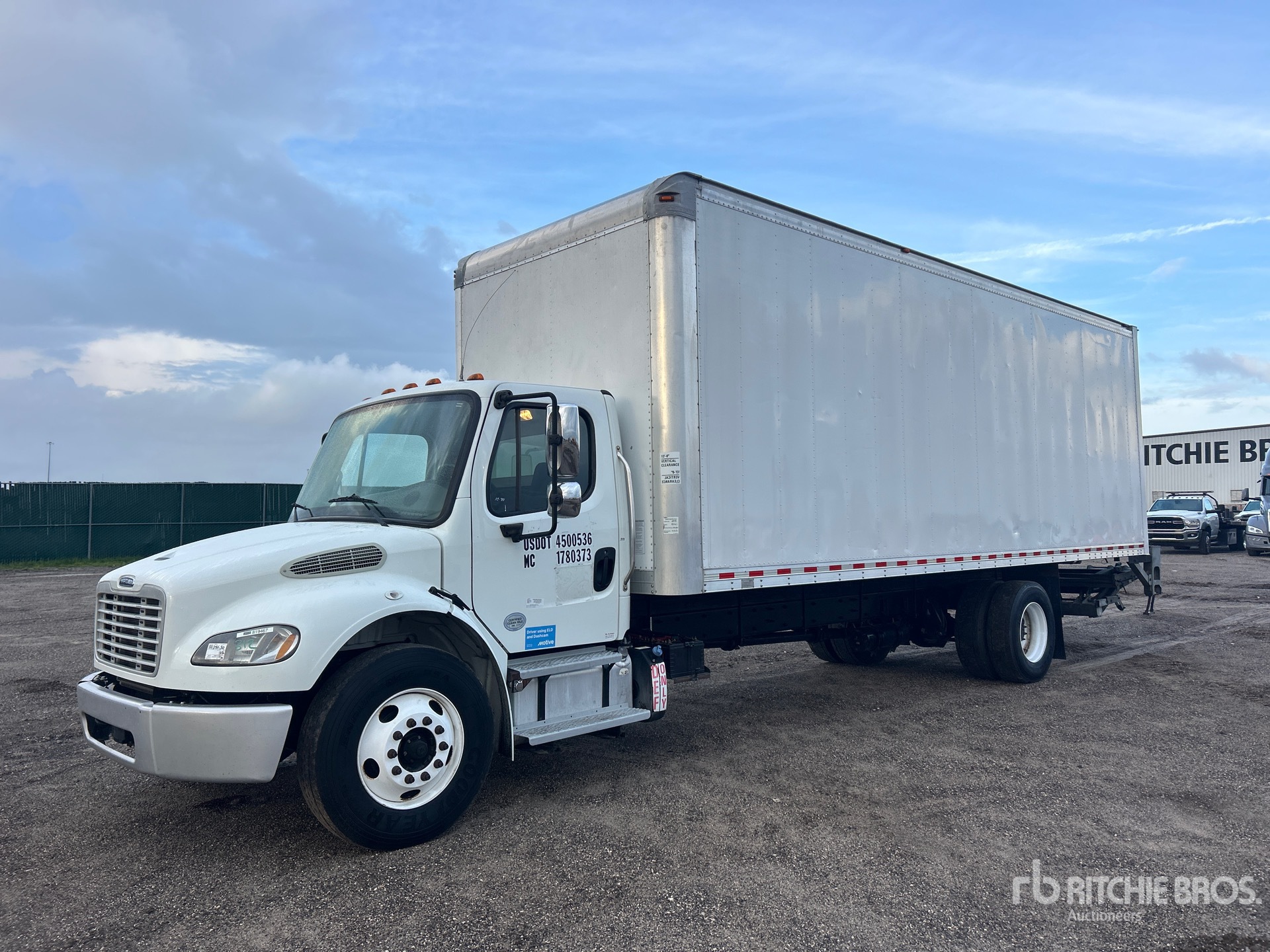 2019 Freightliner M2106