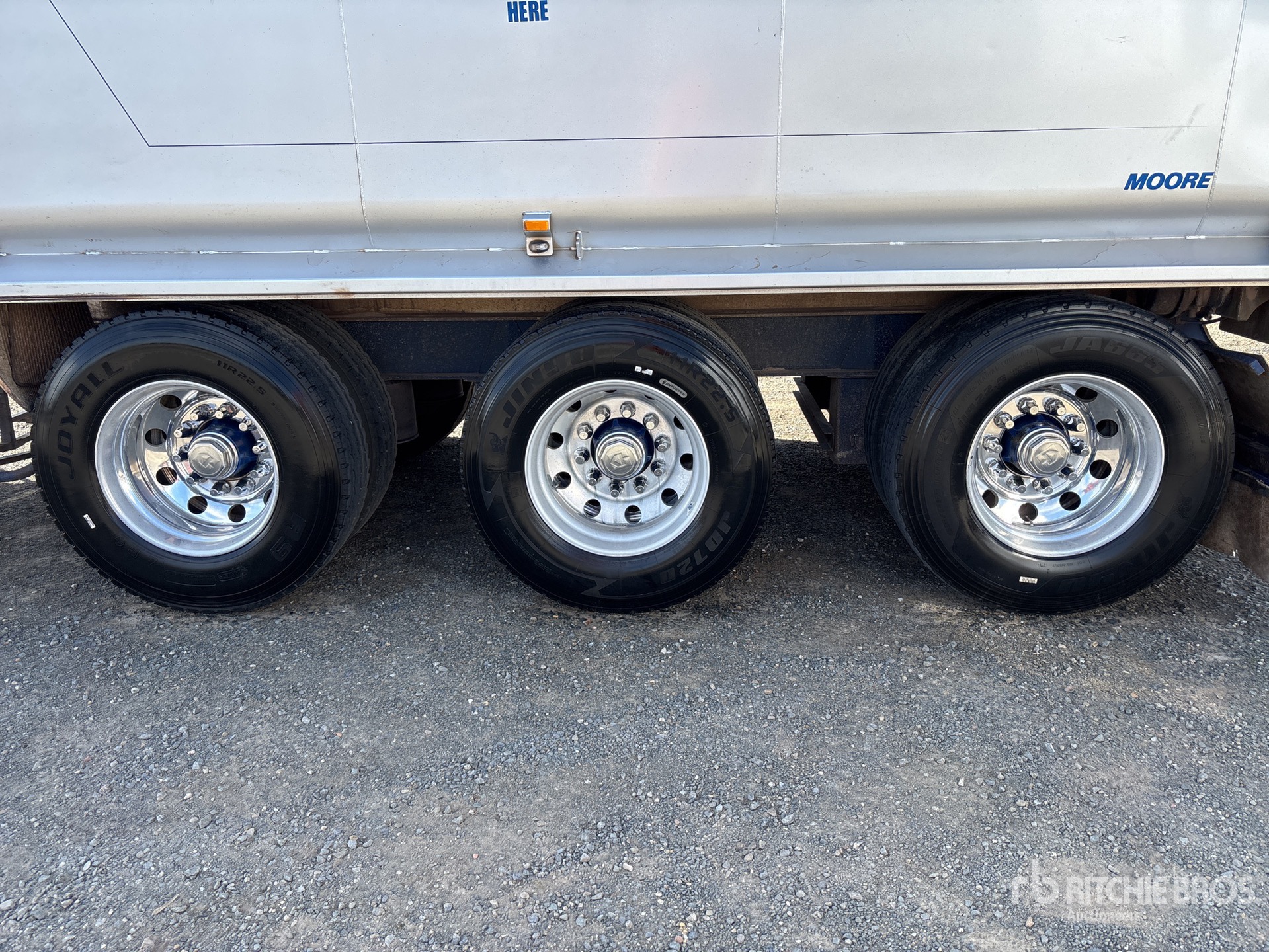 2022 Moore 9.8 m Tri/A Step Deck