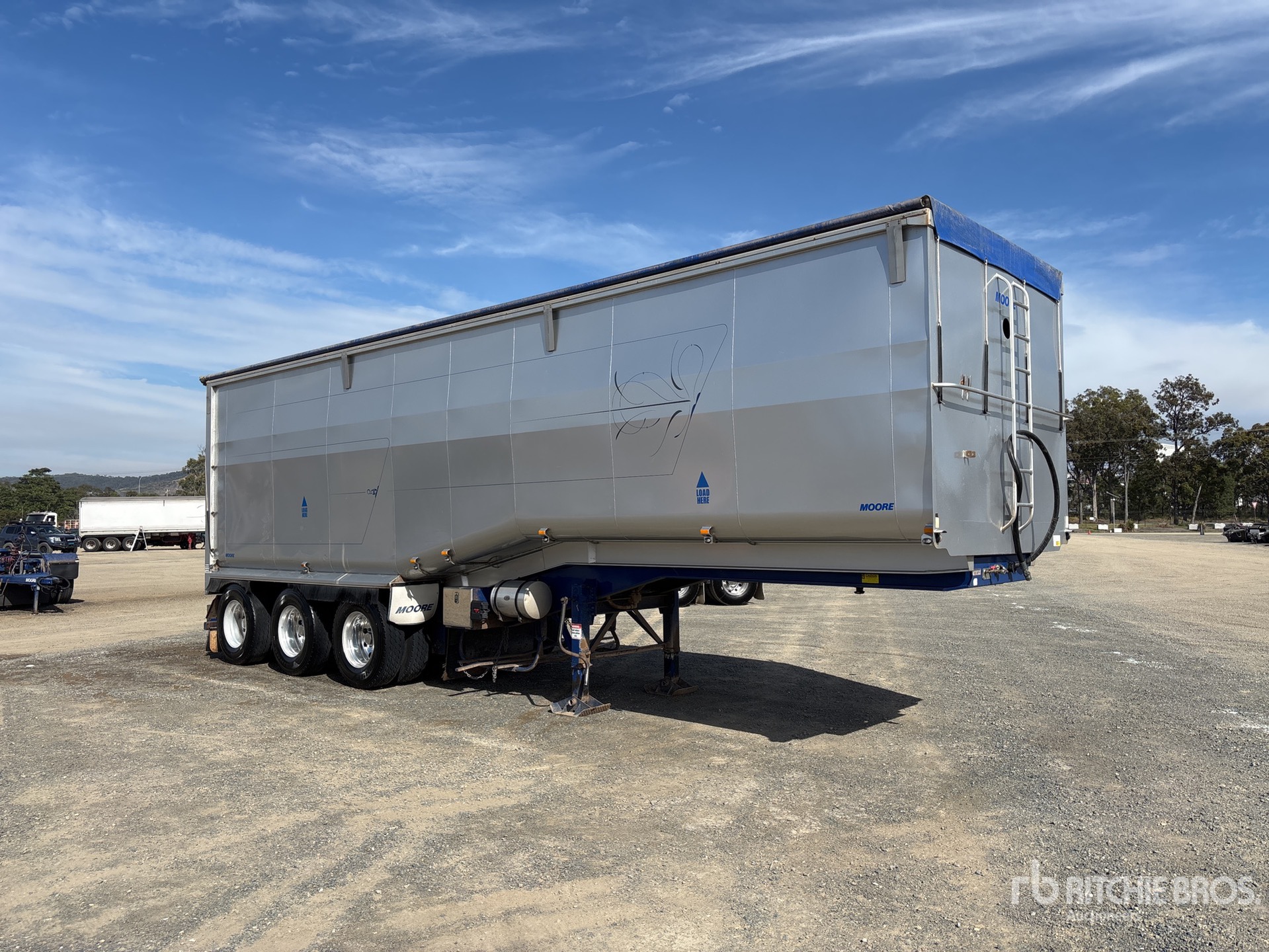 2022 Moore 9.8 m Tri/A Step Deck