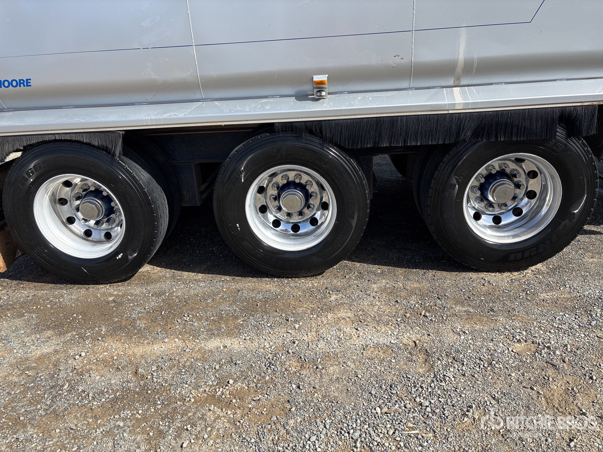 2022 Moore 9.8 m Tri/A Step Deck