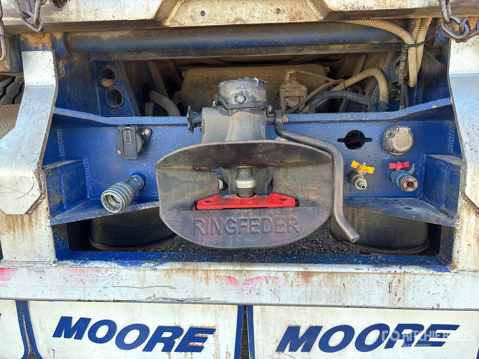 2022 Moore 9.8 m Tri/A Step Deck