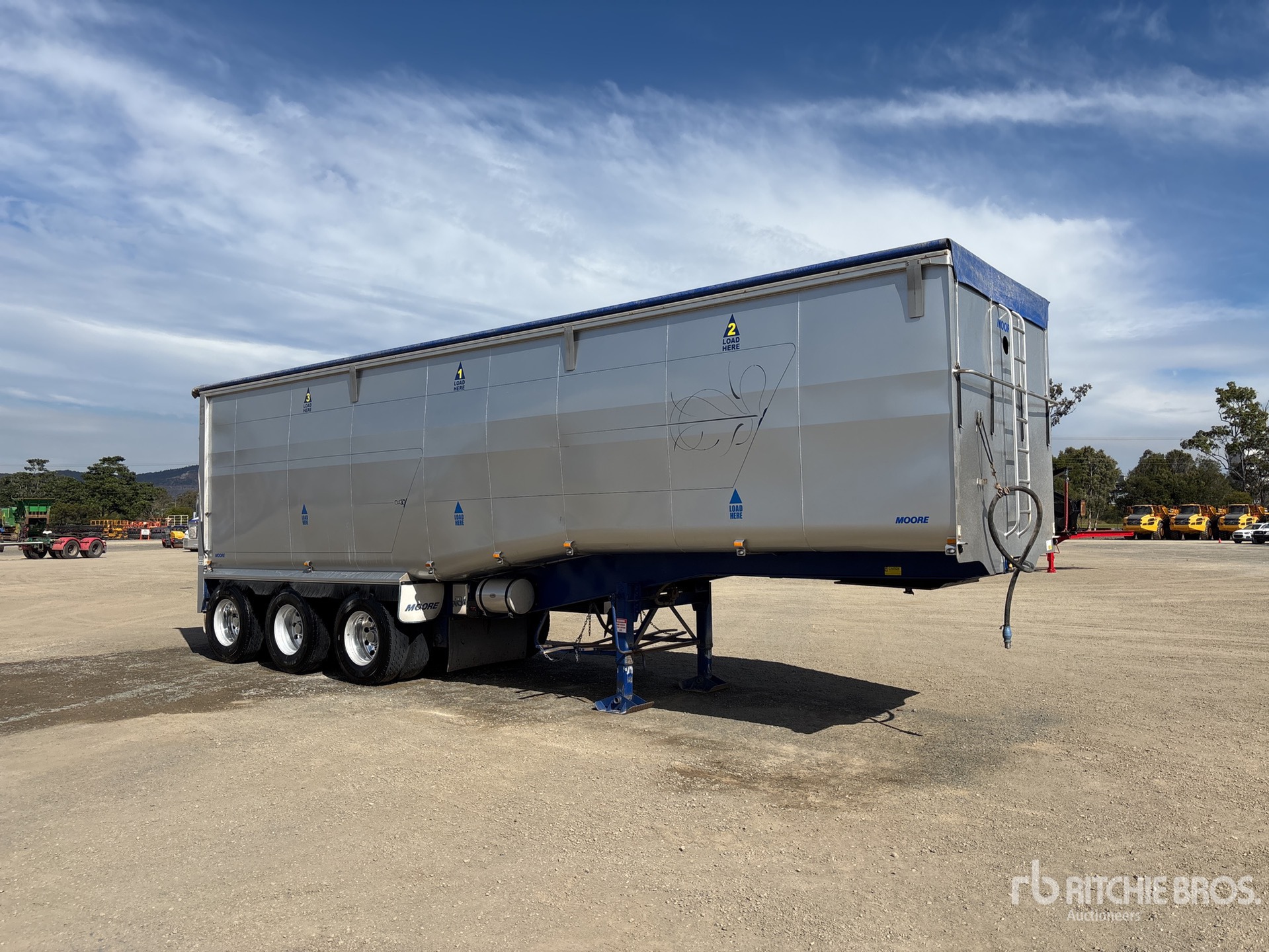2022 Moore 9.9 M TRI/A STEP DECK