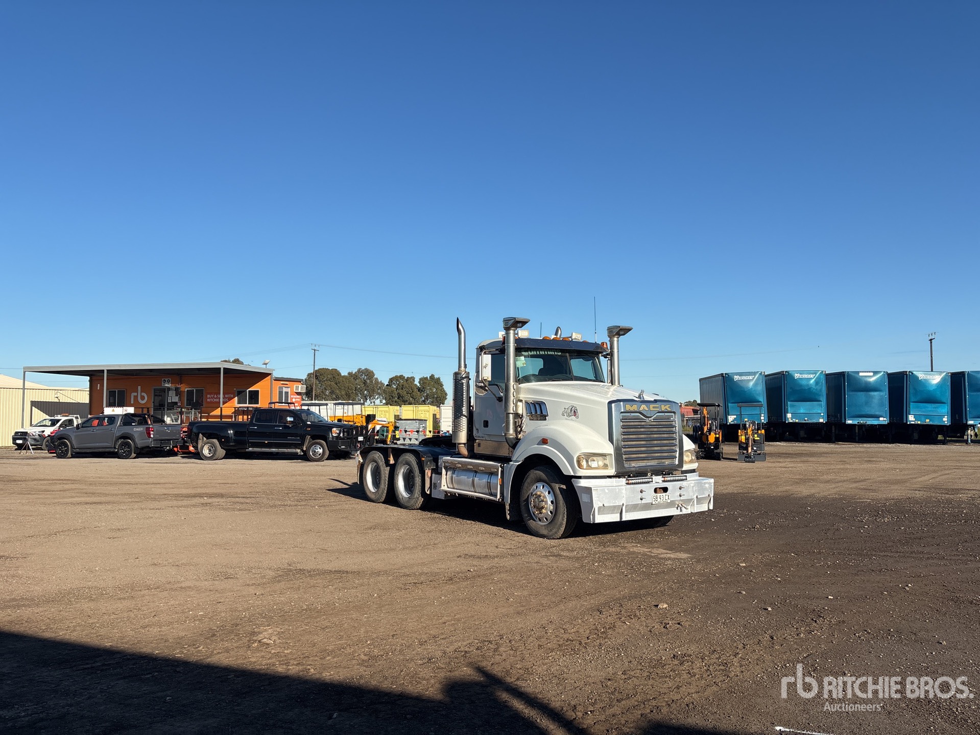 2008 Mack CLXT SUPER-LINE