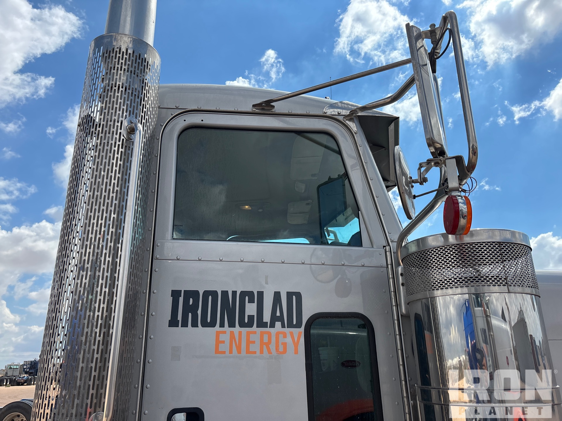 2015 Peterbilt 389
