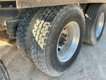 4 Underbody - Truck with Right Center Drive Tires