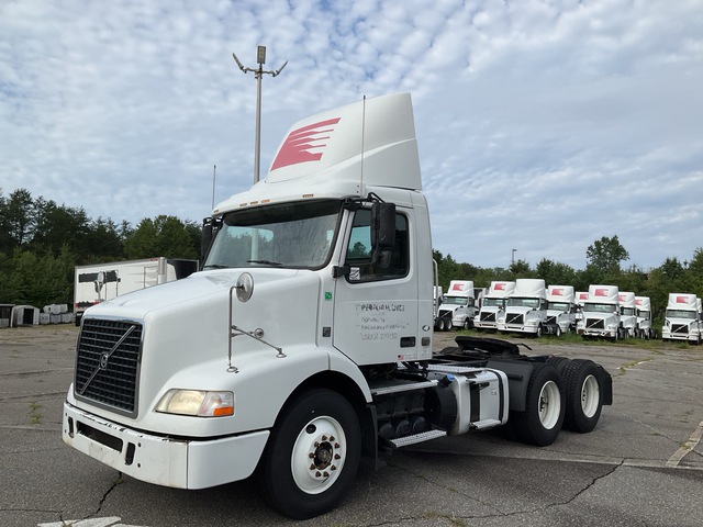 2015 Volvo VNM64T 6x4 T/A Day Cab Truck Tractor