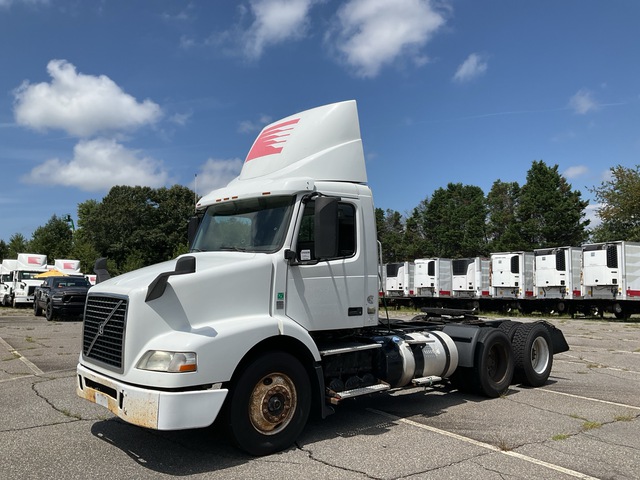 2016 Volvo VNM64T 6x4 T/A Day Cab Truck Tractor