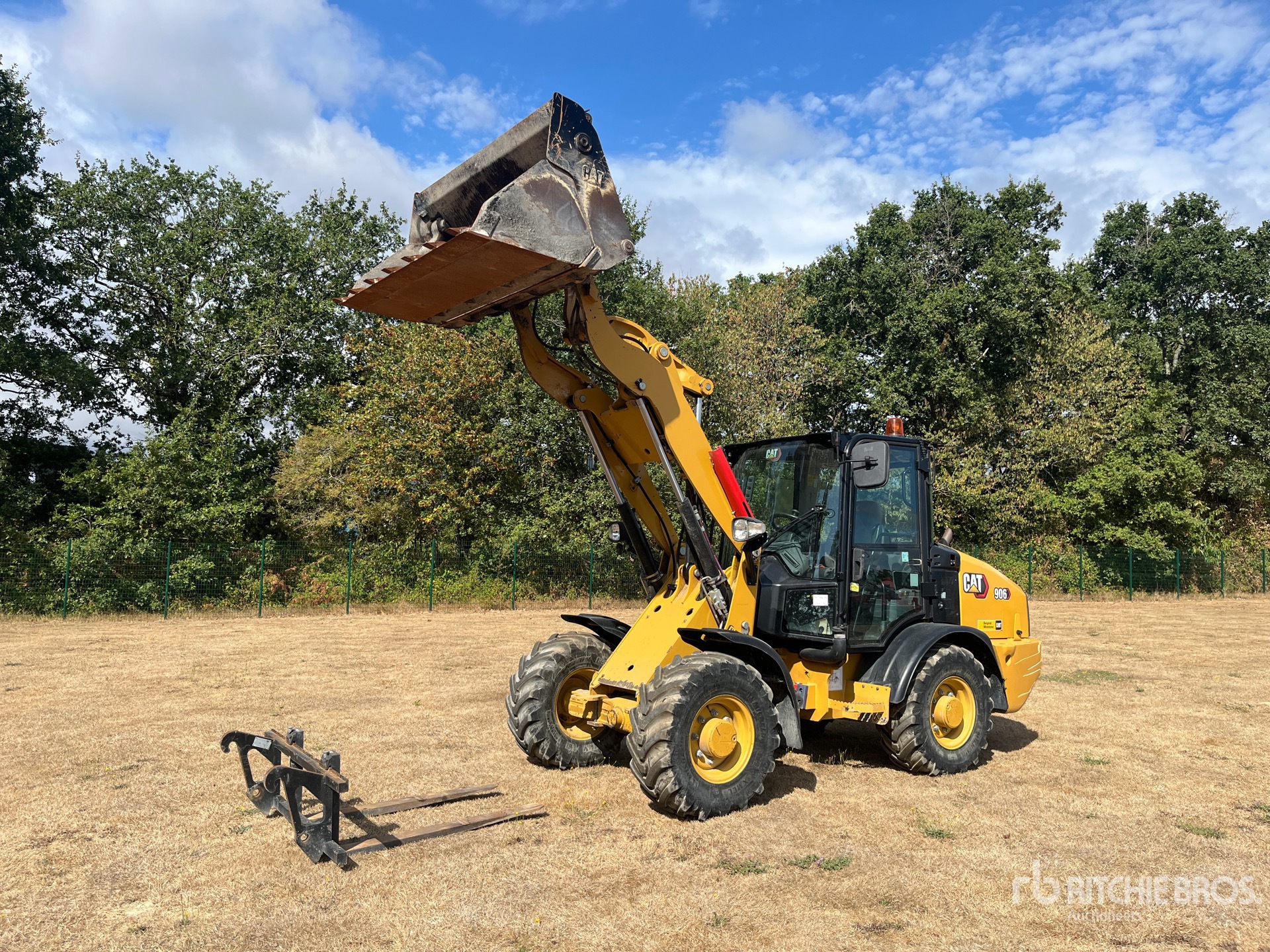 2023 Caterpillar 906
