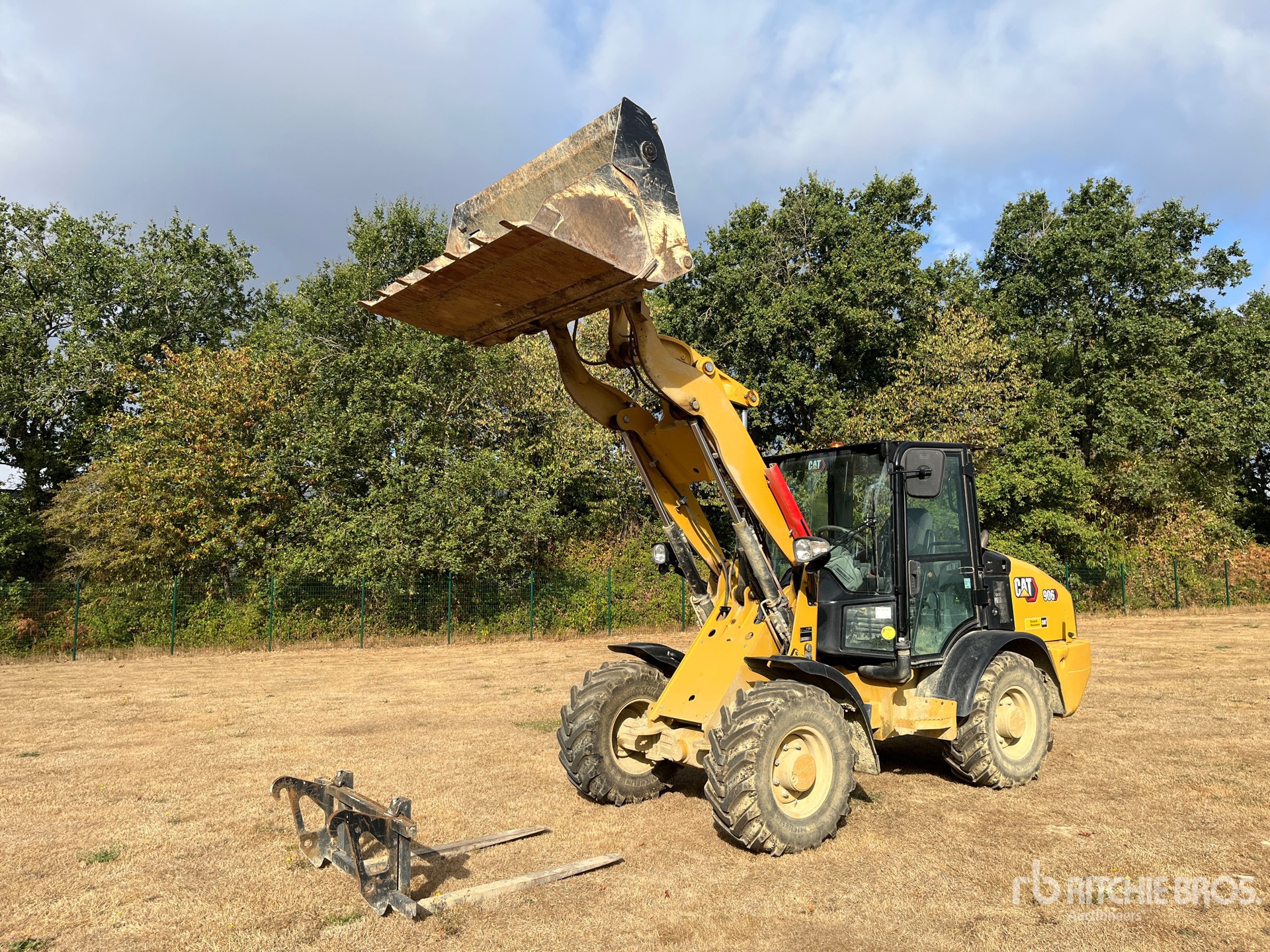 2023 Caterpillar 906