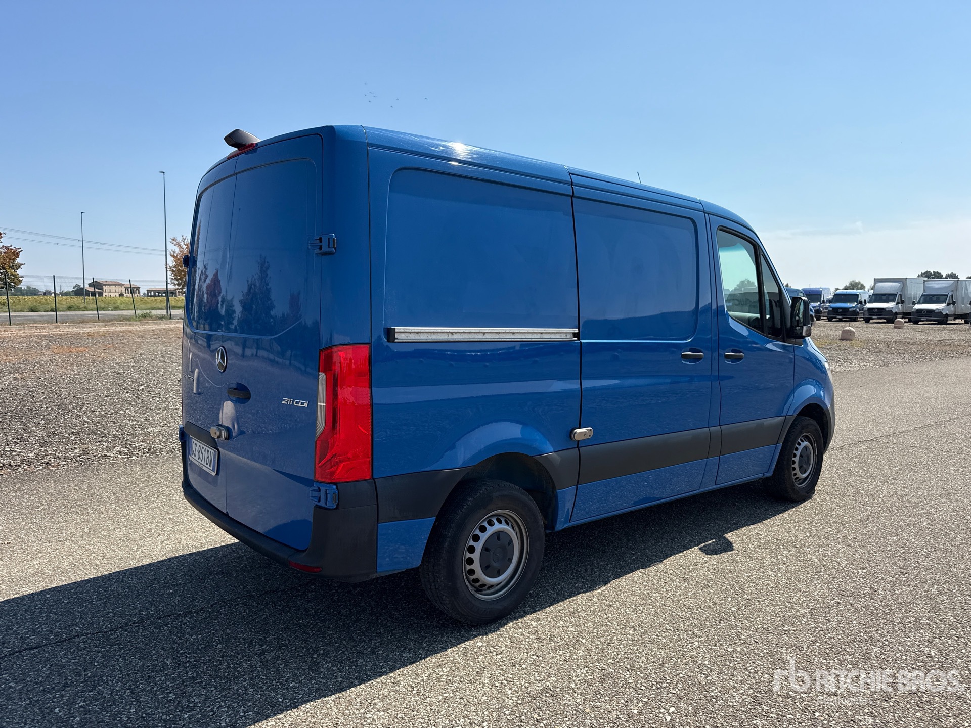 2024 Mercedes-Benz SPRINTER 211 CD