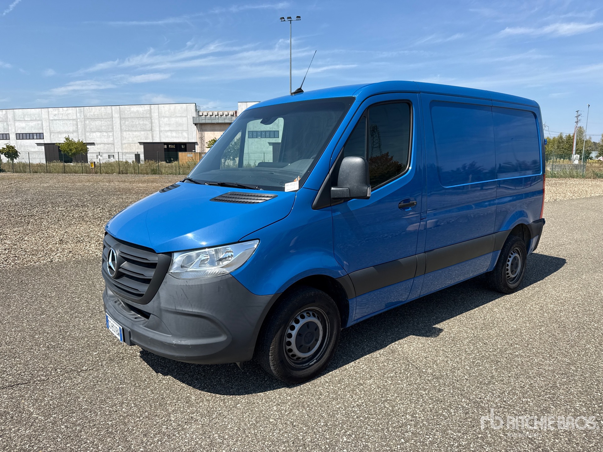 Photo of 2024 Mercedes-Benz SPRINTER 211 CD