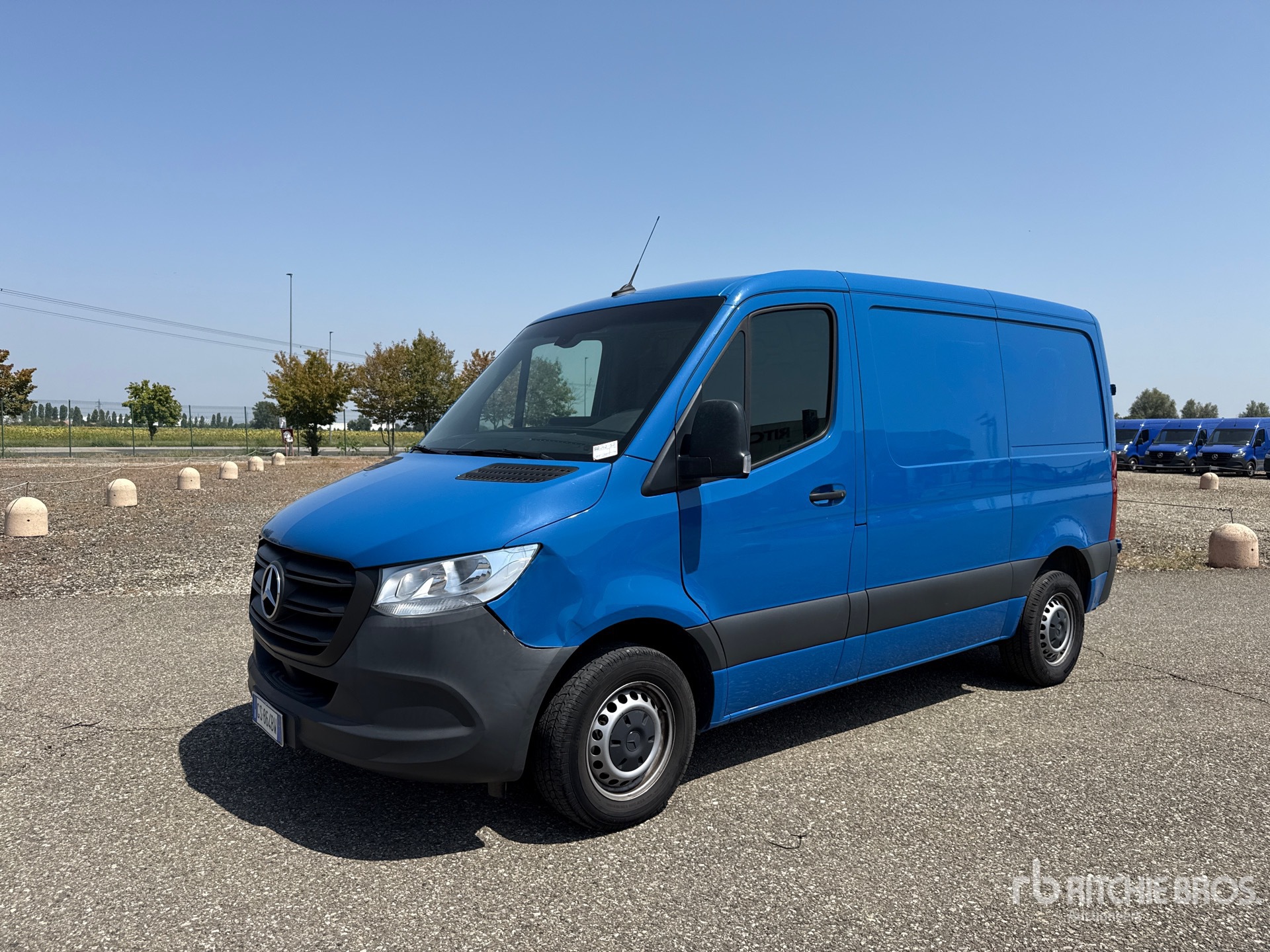 2024 Mercedes-Benz SPRINTER 211 CD