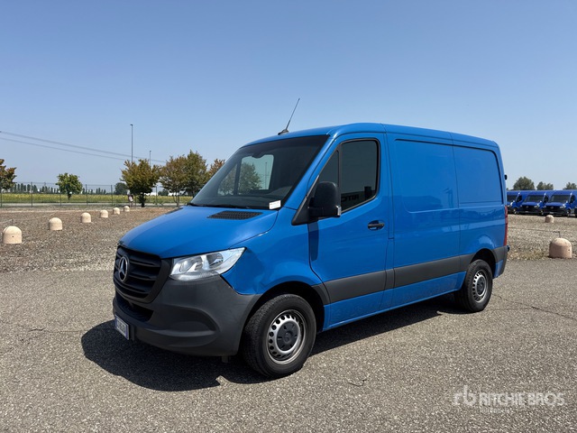 2024 Mercedes-Benz Sprinter 211 CDi Cargo Van