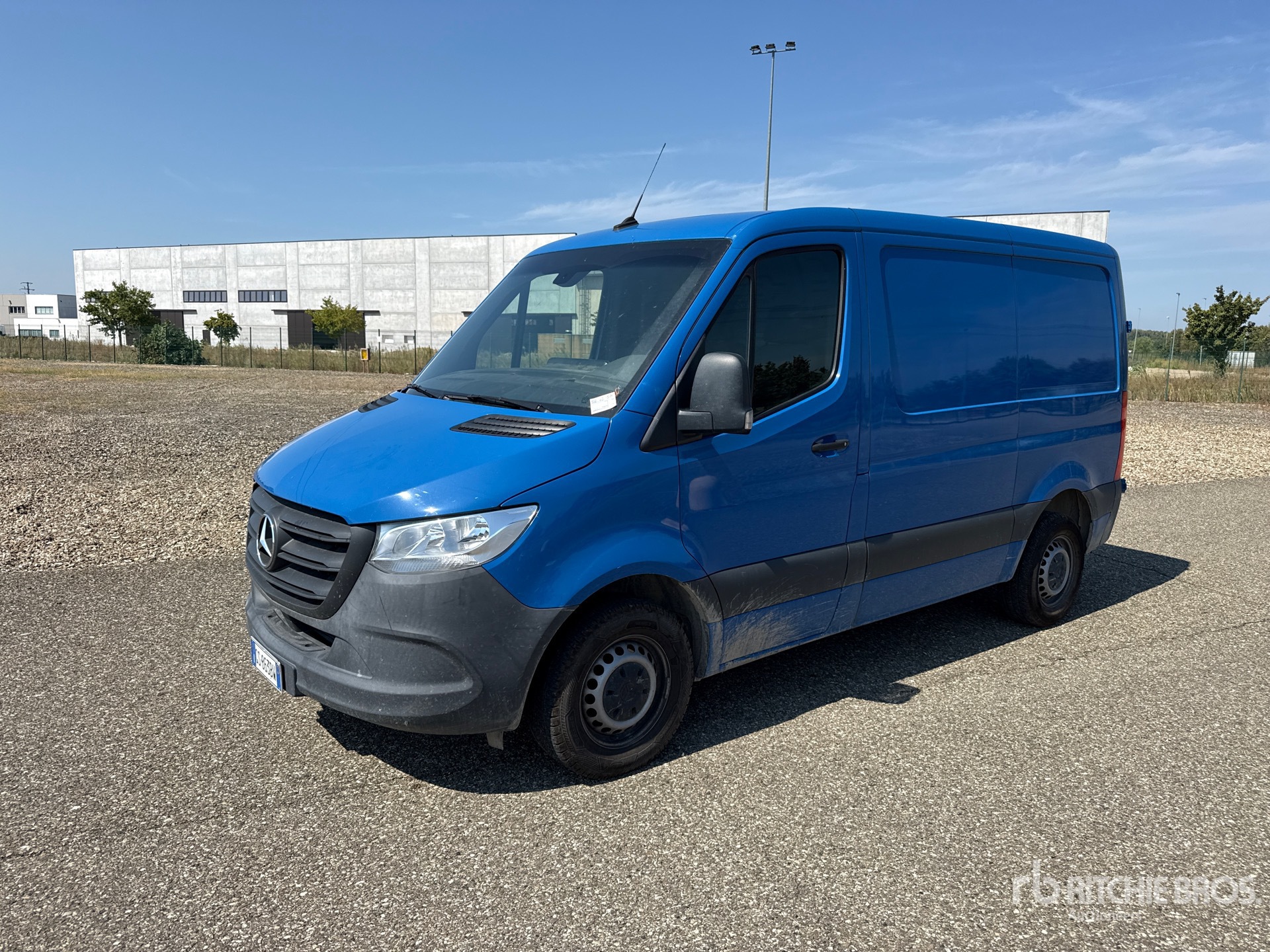 2024 Mercedes-Benz SPRINTER 211 CD