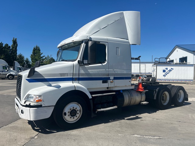 2017 Volvo VNM 6x4 T/A Sleeper Truck Tractor