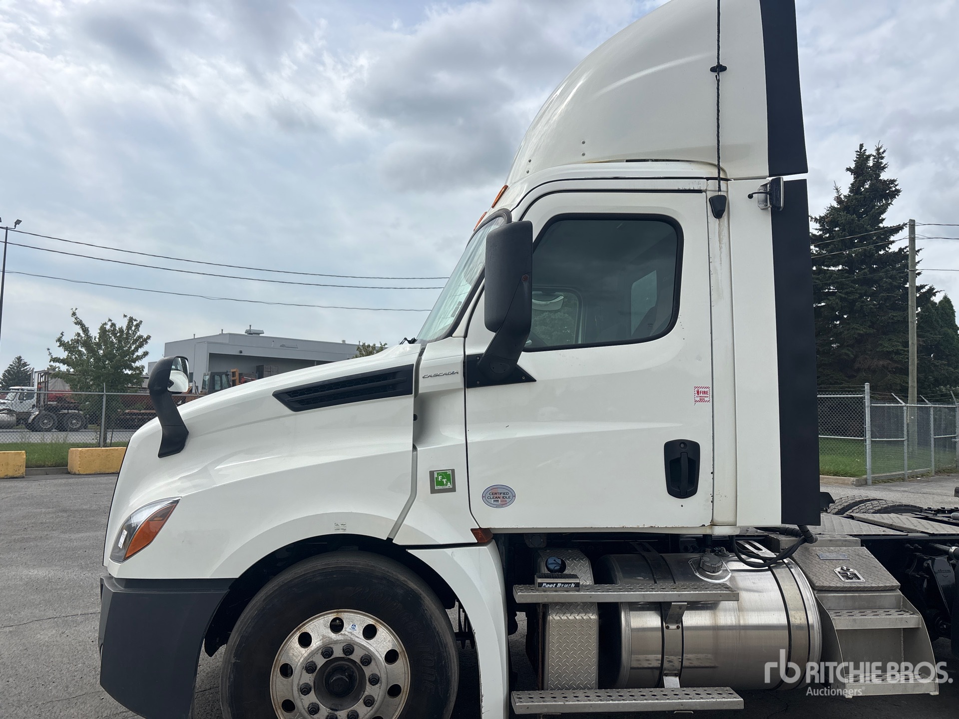 2019 Freightliner CASCADIA 126
