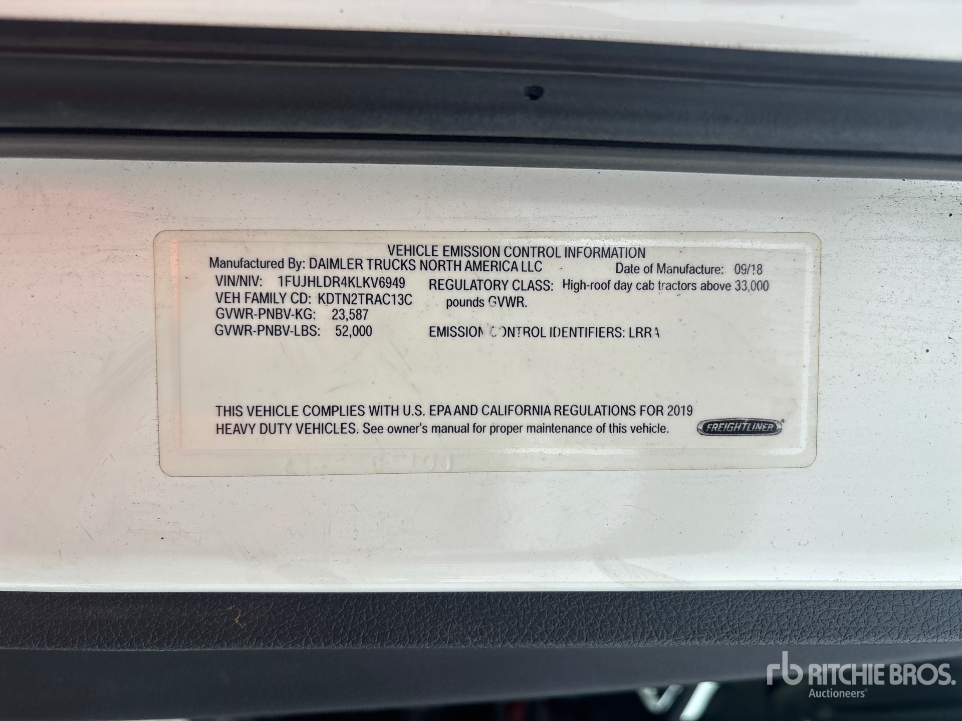 2019 Freightliner CASCADIA 126