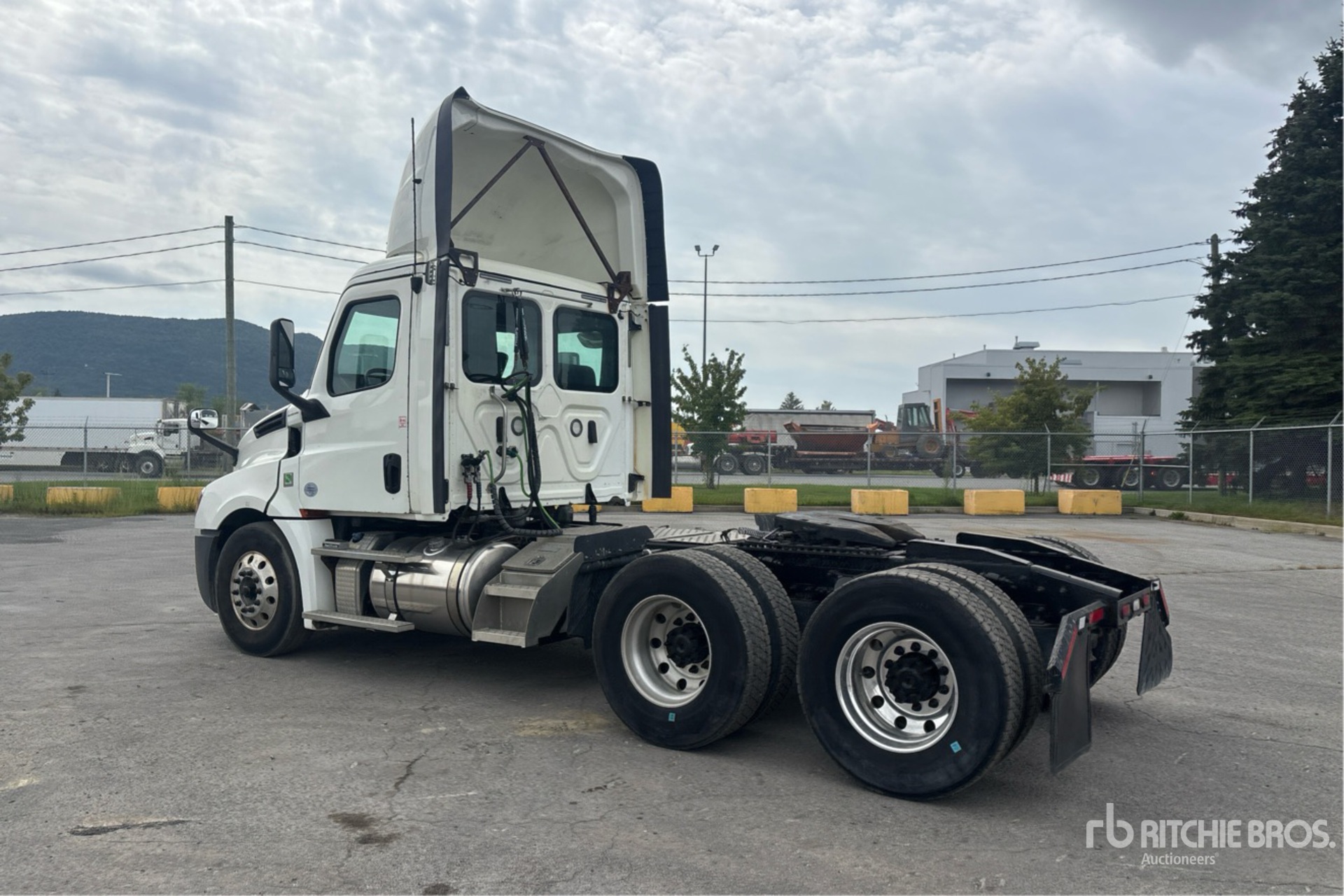 2019 Freightliner CASCADIA 126