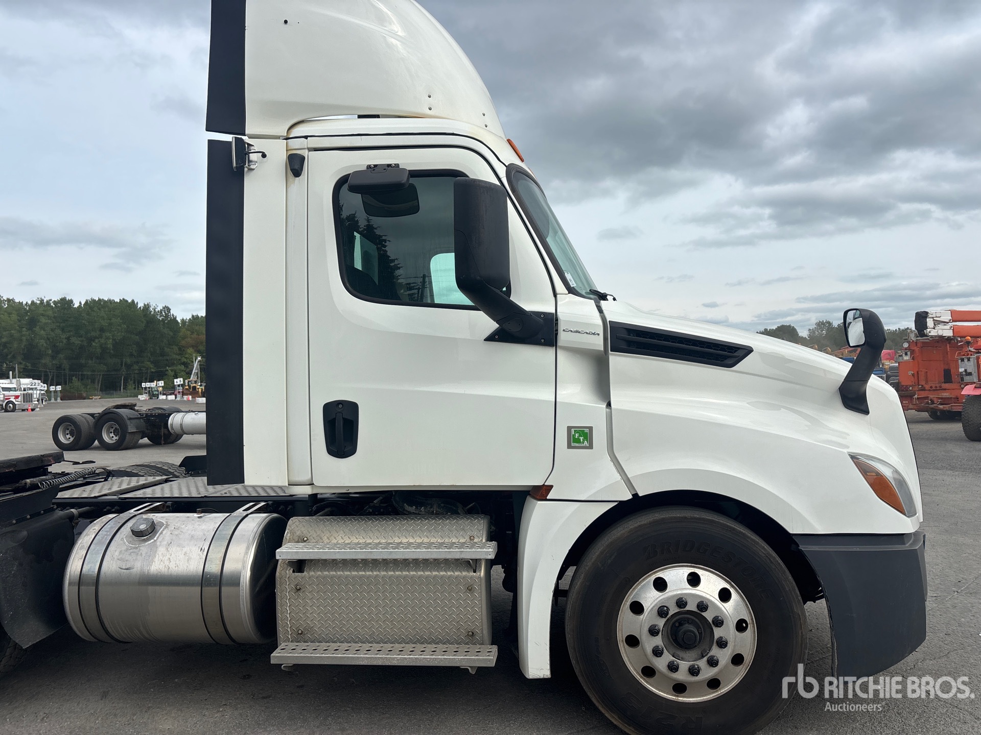 2019 Freightliner CASCADIA 126