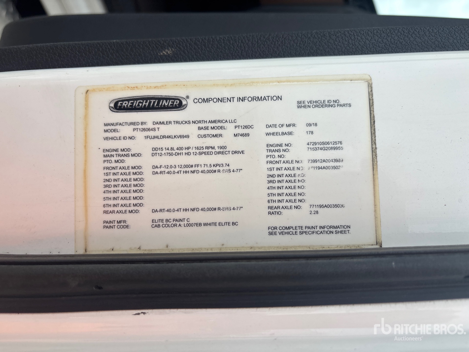 2019 Freightliner CASCADIA 126